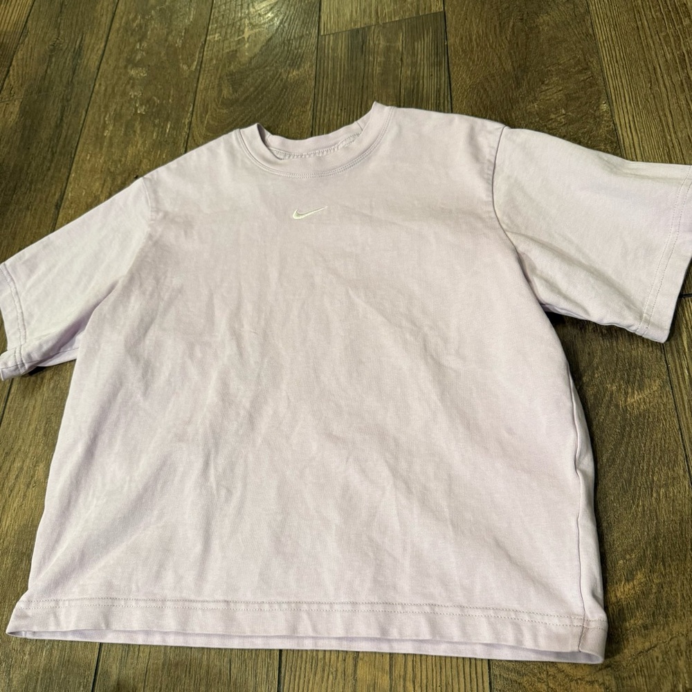 Nike “The Nike Tee” Loose Fit Shirt in Lavender Size XS